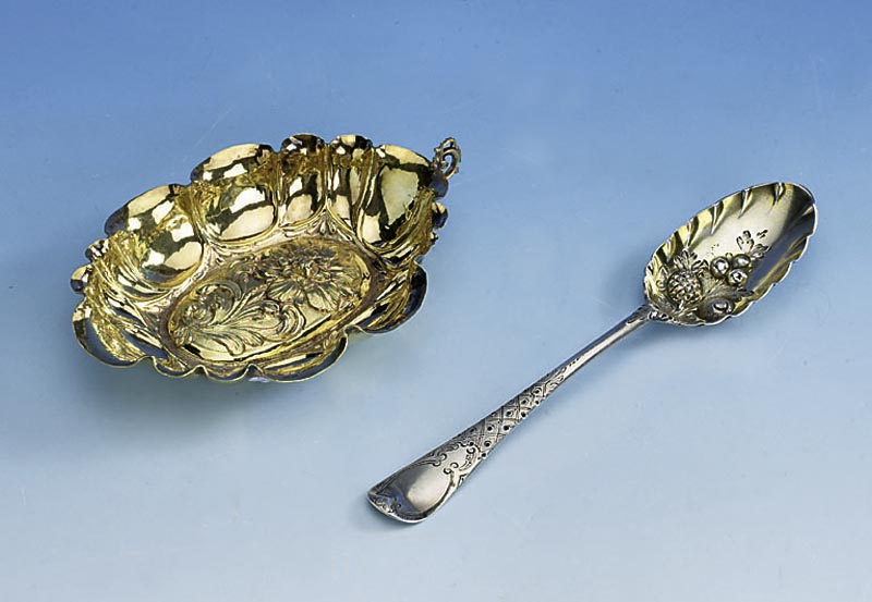 ProbierlÖffel, England/London um 1820/30, 925er Silber (Reste alter Vergold.) in Laffe FrÜchtedekor graviert und punziert, sogen. 2. Barock, ...