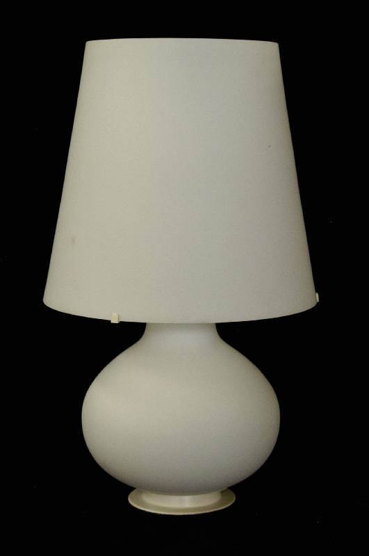 Tischleuchte, Fontana 1853 Grande, Hersteller Fontana Arte, Entwurf 1954 von Max Ingrand, opal-weißes Muranoglas, klassische Tischleuchte, ...