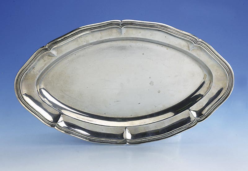Ovale Platte, Spanien nach 1956, 800er Sil- ber, Barockstil, hervorragende Verarbeitung, Meistermarke unged., wohl fÜr den franz. Markt ...