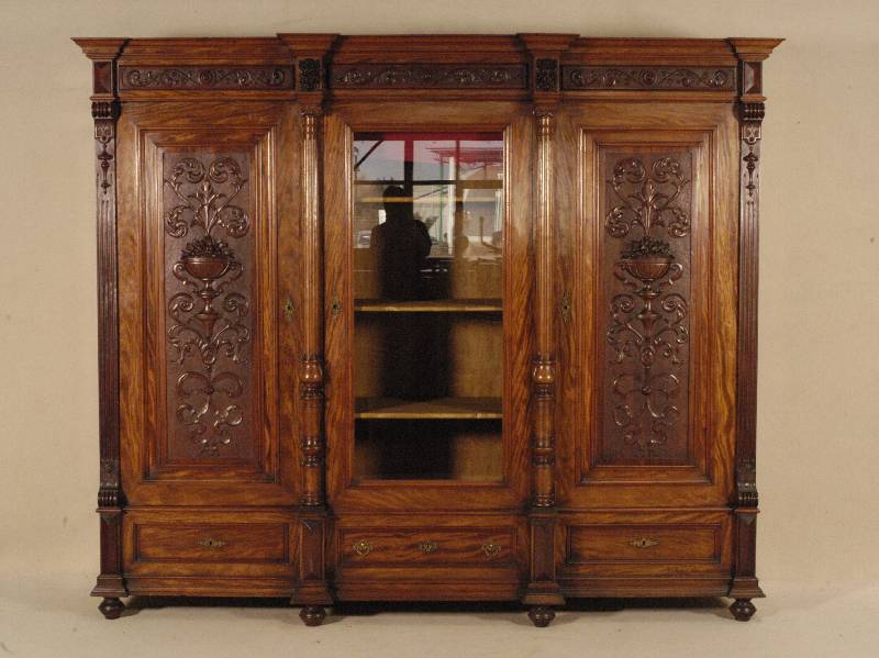 Schrank, deutsch, um 1880, GrÜnderzeit, Korpus Weichholz/Hartholz, z.T. Mahagoni massiv, Mahagonifurnier, KugelfÜße, Fußleiste 4-fach ...