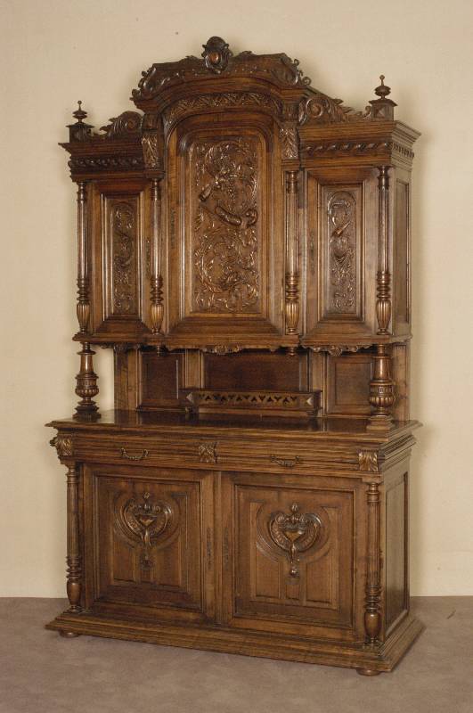 Aufsatzbuffet, Frankreich, um 1870, Nußbaum massiv, Front mit klassizistischen SÄulen, z.T . freistehend, Inlets kassetiert, mit schÖnen ...