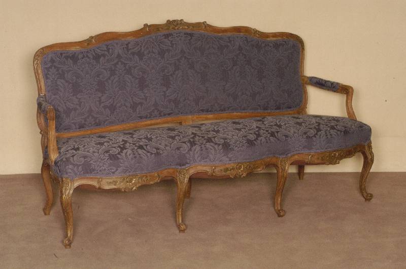 Sofa, deutsch, um 1860, Louis-XV-Stil, Eiche massiv, gebogene Beine, Arm- und RÜckehnlehne , in der Mitte kleine BekrÖnung, Sofa neu restauriert, ...