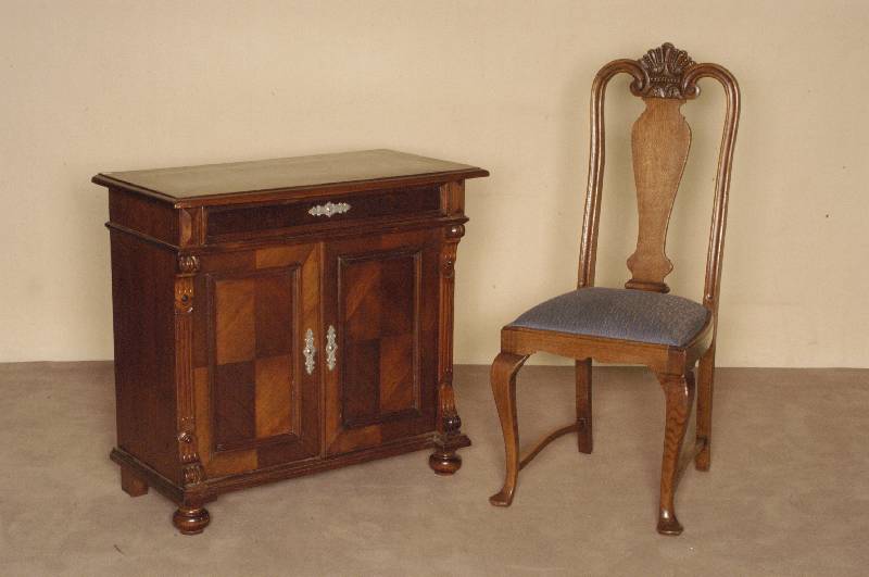 4 StÜhle, deutsch, um 1910, Barockstil, Eiche massiv, gebogene Beine und RÜckenlehne, mittig mit geschnitzter Krone, brettfÖrmig verstrebt, ...