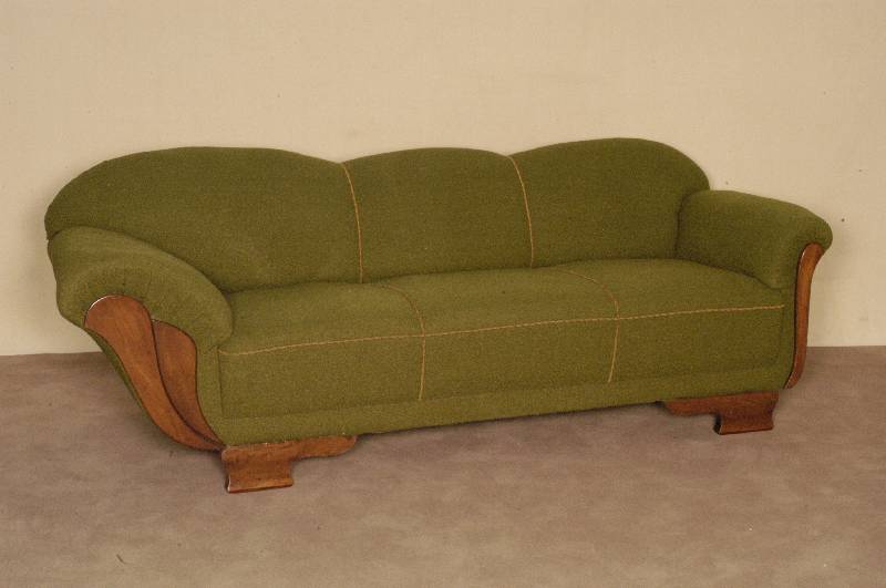 Kanapee/Liege, deutsch, um 1930, ArtDeco, Gestell aus Buche massiv aufgebaut, nußbaumfarben, original Bezug, dieser erneuerungsbedÜrftig, ...
