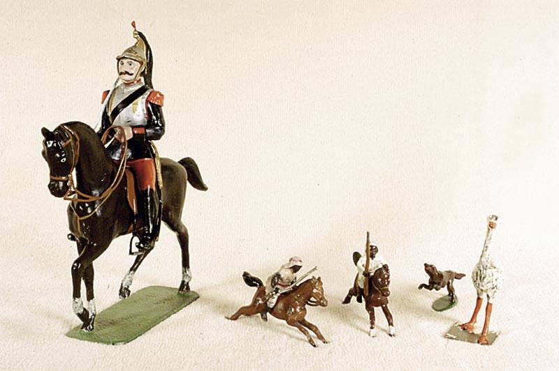 Zinn-Reiter, um 1900/10, franz. KÜrassier, mit Pferd, dieses Hohlguß, handbemalt, l. bespielt, H. ca. 17.5 cm, selten, sammelwÜrdig