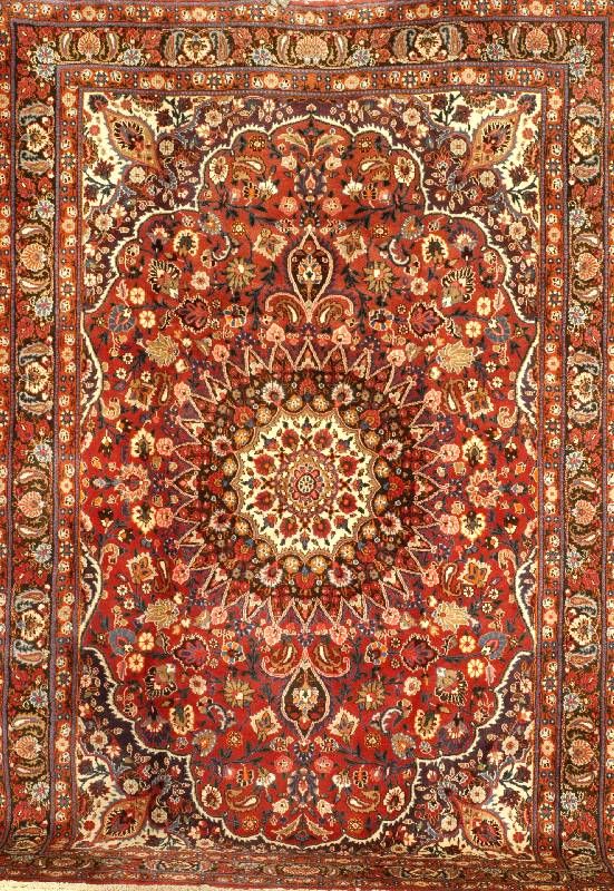 Mesched, Persien, ca. 20 Jahre, Wolle auf Baumwolle, ca. 307 x 200 cm, SchÄtzwert: 1250.- EURO, EHZ: 2. Ein Sonnenmedaillon beleg t den schÖnen ...