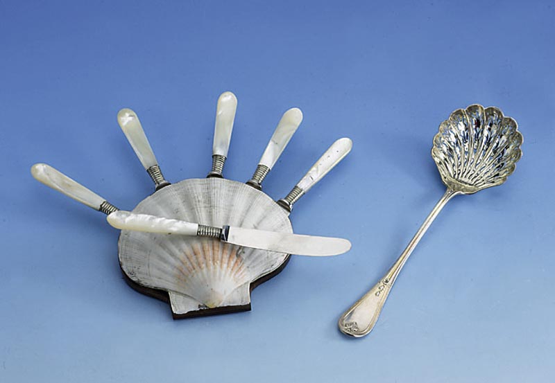 ZuckerlÖffel, deutsch um 1900, Silber, Barockstil, Glockenblumendekor, sehr schwere Qual., handgesÄgt, Bes.-Monogr. VB