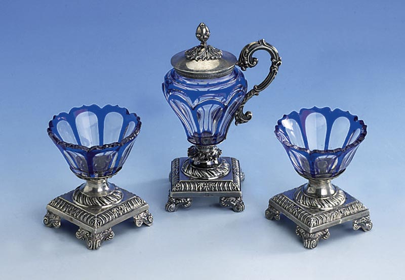 Triset, best. aus: Salz- und PfefferschÄlchen und SenftÖpfchen, Belgien um 1832-1867, Silber, 2. Barock mit starken Empire- EinflÜssen, auf ...