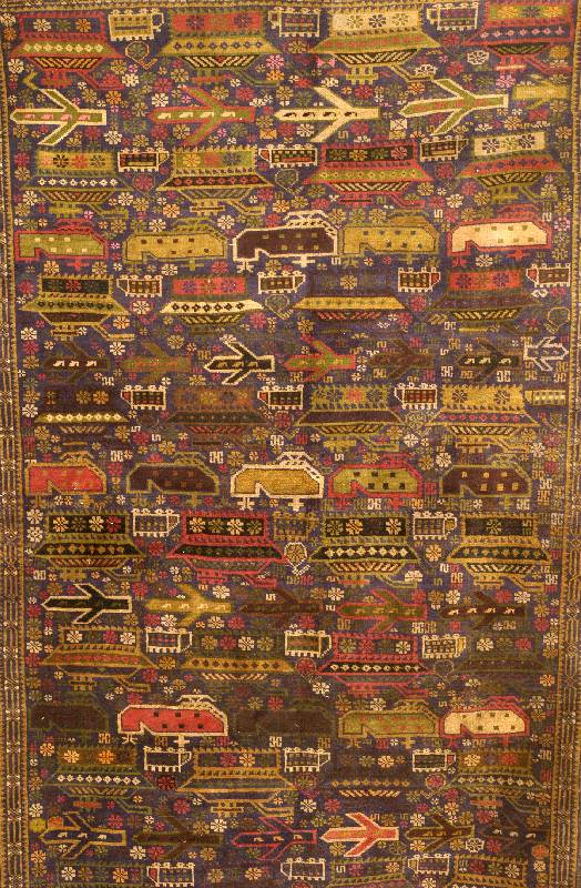 Kriegsteppich Zakini, Afghanistan, um 1940, Wolle auf Wolle, ca. 192 x 116 cm, SchÄtzwert: 980.- EURO, EHZ: 2-3. Darstellung von Kriegsfl iegern ...