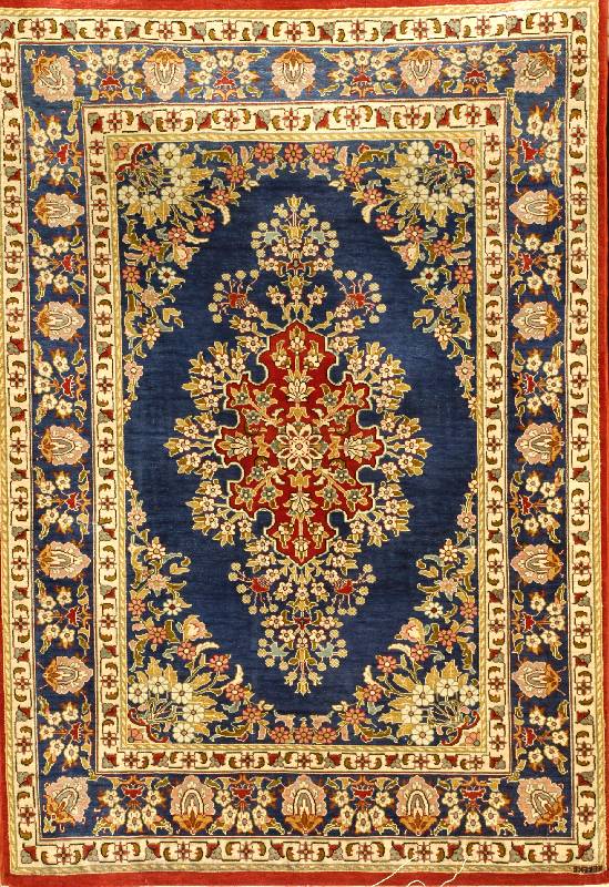 Hereke Seide, TÜrkei, ca. 30 Jahre, reine Naturseide, ca. 93 x 65 cm, SchÄtzwert: 2200.- EURO, EHZ: 2. Glanzreiche Seide.