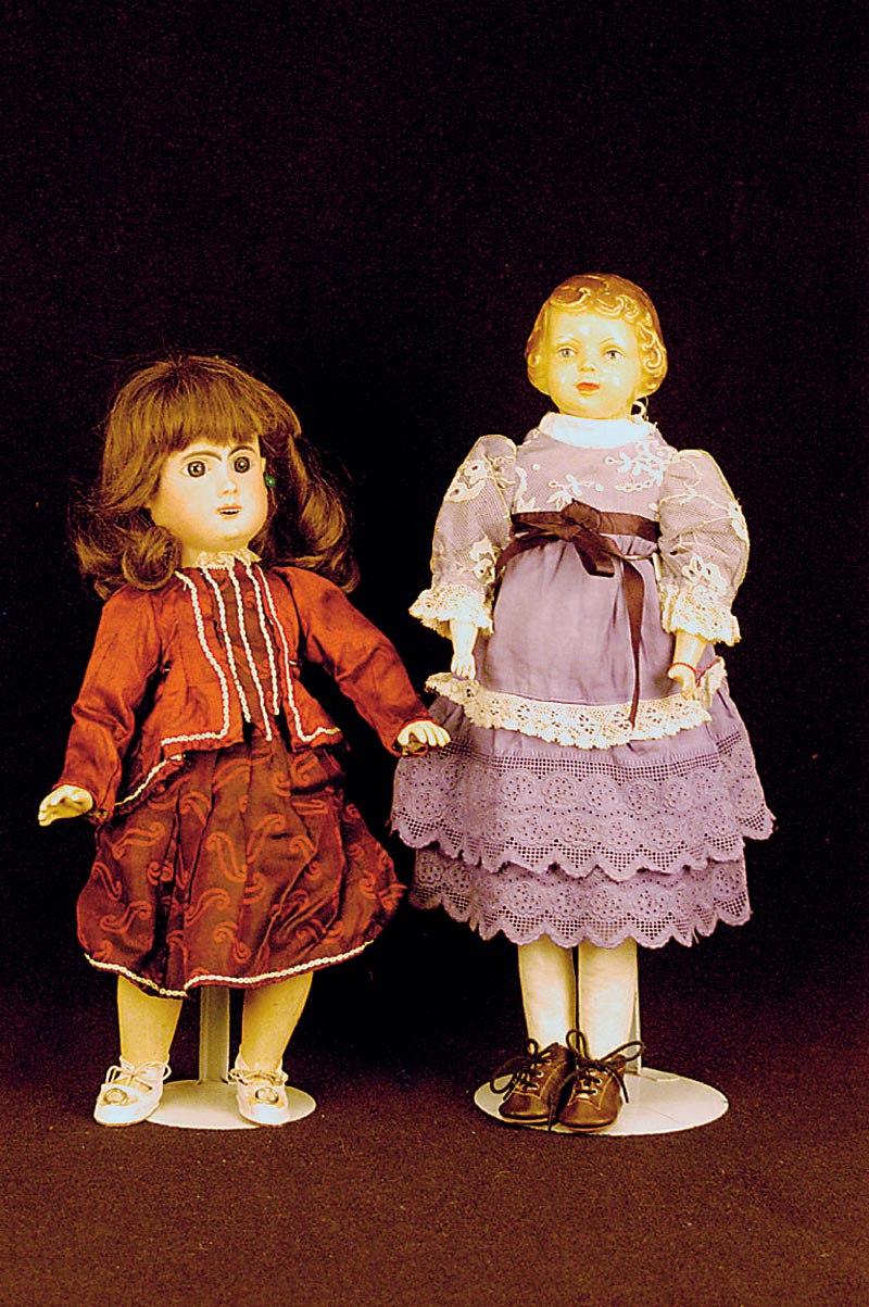 Puppe, wohl Frankreich, um 1920/30, unbekannt gemarkt, J.K. Koge, Celluloidkopf, KÖrper Zigenleder gestopft, Unterarme Masse und Holz, bemaltes ...
