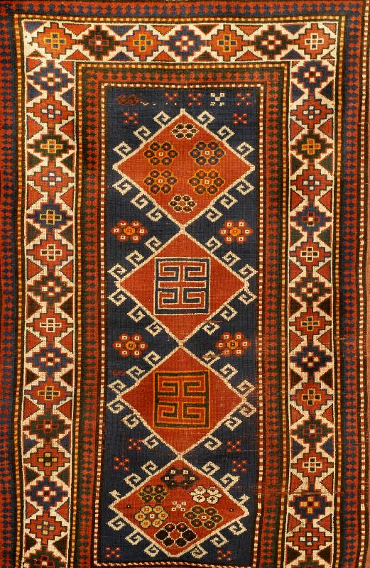 Lombalo Kazak, Kaukasus, um 1900 Antik, Wol le auf Wolle, ca. 206 x 121 cm, SchÄtzwert: 39 00,- EURO, Ehz: 4. Typisch fÜr solche Lombalos die ...