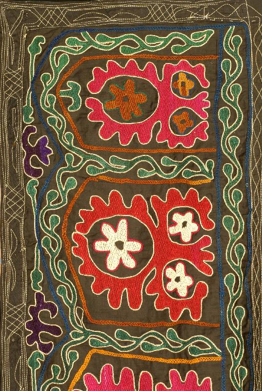 Schmuckband, Uzbekestan, um 1910, Stickerei, ca. 364 x 35 cm, SchÄtzwert: 1200.- EURO, EHZ: 2. Aufwendige Handarbeit. Selten