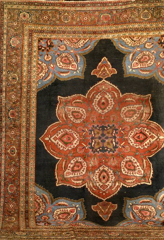 TÄbriz Alt, Nordpersien, um 1930, Wolle auf Baumwolle, ca. 320 x 253 cm, SchÄtzwert: 3200 .- EURO, EHZ: 3-4. Ein mÄchtiges großes Mittel ...