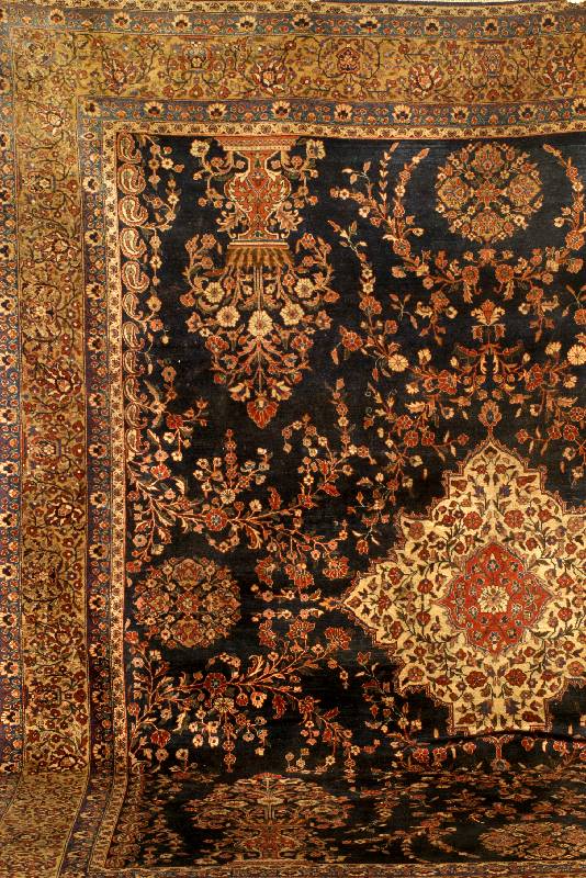 Keschan Antik, Zentralpersien, um 1900/10, feine hochwertige Korkwolle geknüpft auf Baumw olle, ca. 392 x 342 cm (sehr seltenes Ma?), re ine ...