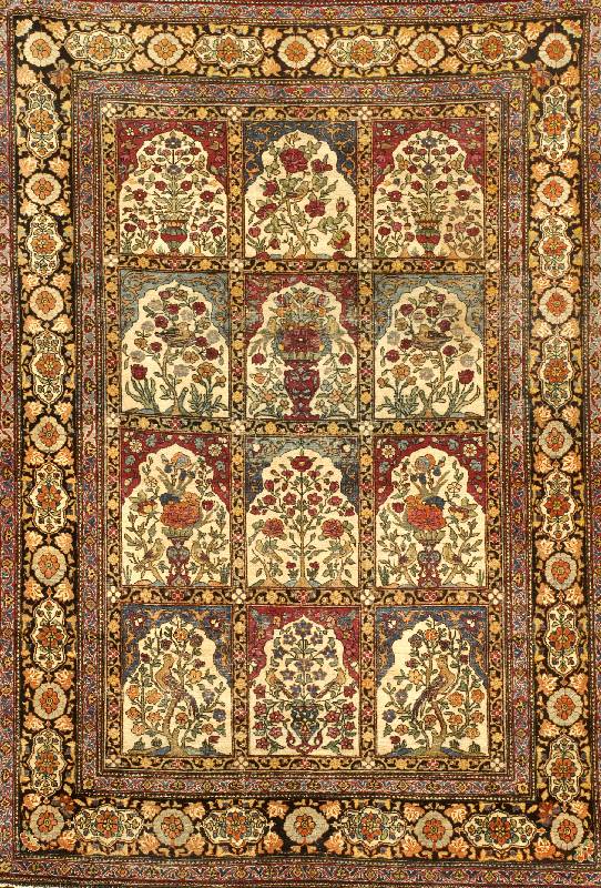 Esfahan Antik, Zentralpersien, 19. Jahrhund ert antik, feine Wolle auf Baumwolle, feine Kn Üpfung, ca. 195 x 137 cm, SchÄtzwert: 3500,- E URO, ...