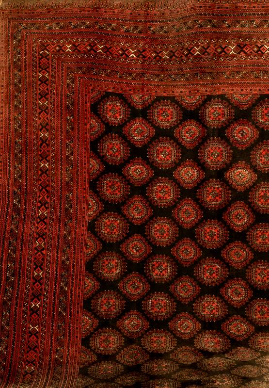 Salor, Turkmenistan, um 1930, Wolle auf Wolle, ca. 380 x 308 cm, Schätzwert: 4500.- EURO, EHZ: 2-3. Seltener Schwarzer Grundton. F este Knüpfung ...