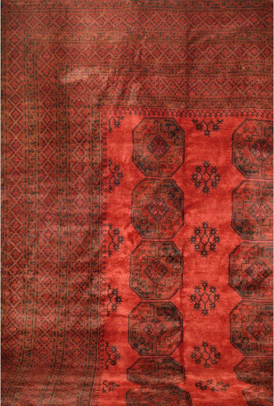Afghane, um 1930, Wolle auf Wolle, ca. 493 x 375 cm, SchÄtzwert: 3800.- EURO, EHZ: 2-3. S chÖner roter Grundton in GÖl-Musterung.