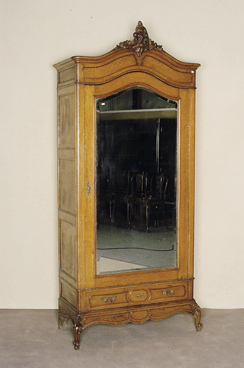 Kleiderschrank, Belgien, um 1900, Louis Philippe, Eiche massiv, eintÜriges MÖbel mit facettiertem Spiegelglas, Sockelgeschoß mit einem Schub, ...