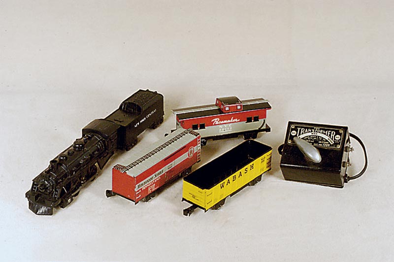Elektrische Eisenbahn, USA, wohl 30er/40er Jahre, Stream Line, mit Lok, 2 Wagen, diverse Schienen, Trafo, Umspanner wird benÖtigt, im orig. ...