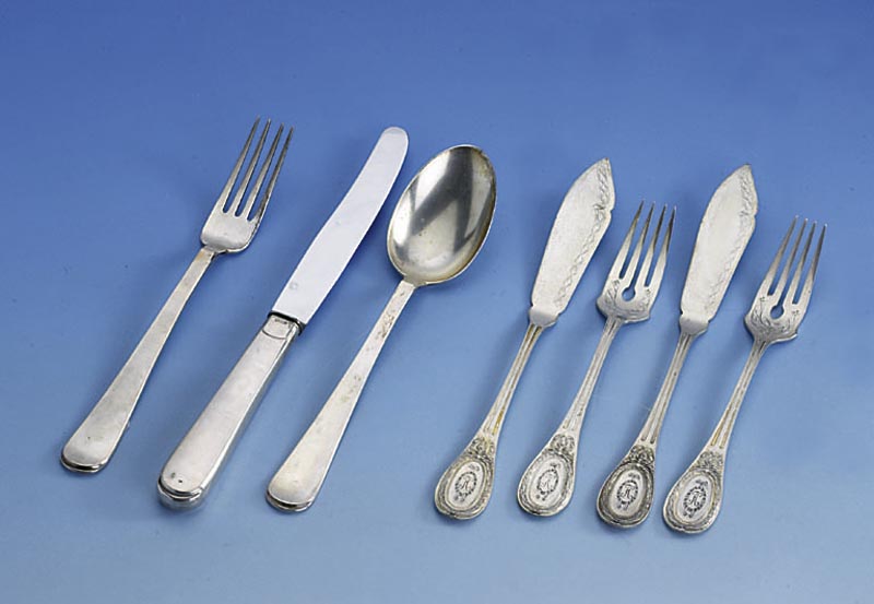 Besteck fÜr 12 Personen, deutsch Fa. Bahner, DÜsseldorf, Entwurf wohl BOTT 1939, 800er Silber, best.aus: 12 Menuegabeln, 12 MenuelÖf- fel und ...