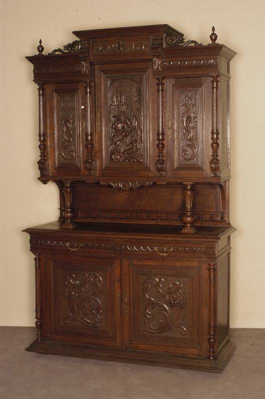Aufsatzschrank, Frankreich, um 1880, Eiche massiv, aufwendige Reliefschnitzereien, Oberteil mit vollplastisch geschnitzter Jagdszene und ...