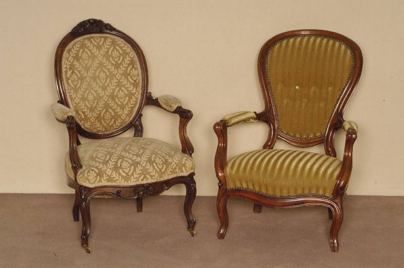 Armlehnsessel, deutsch, um 1860, Louis-Philippe, Korpus Mahagoni massiv, gebogene Beine und Armlehnen, RÜckenlehne geschweift, Polsterung und ...