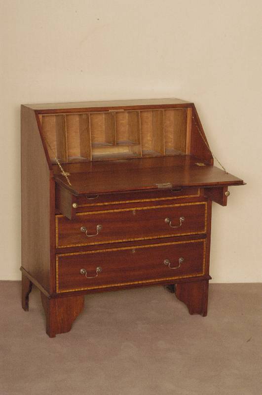 SekretÄr, deutsch, um 1910, Korpus Weichholz, Mahagoni- bzw. Pyramidenmahagonifurnier, 3-schÜbig, SchrÄgklappe, Interieur mit vielen FÄchern, ...