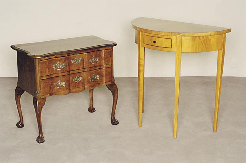 Konsolentisch, im Biedermeierstil, Kirschbaum massiv, poliert, nach altem Vorbild von 1820/30, gute Verarbeitung, unter Verwendung alter Teile, ...