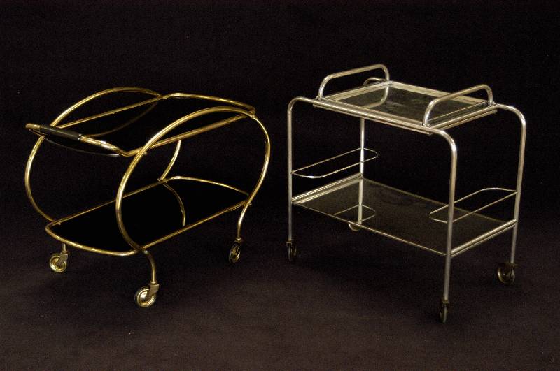 Teewagen, Frankreich, 40er Jahre, Messingrohre verschraubt, schwarze Glasplatten , auf RÄdern, als Ablage bestens geeignet, selten, ca. 60x43x78 ...