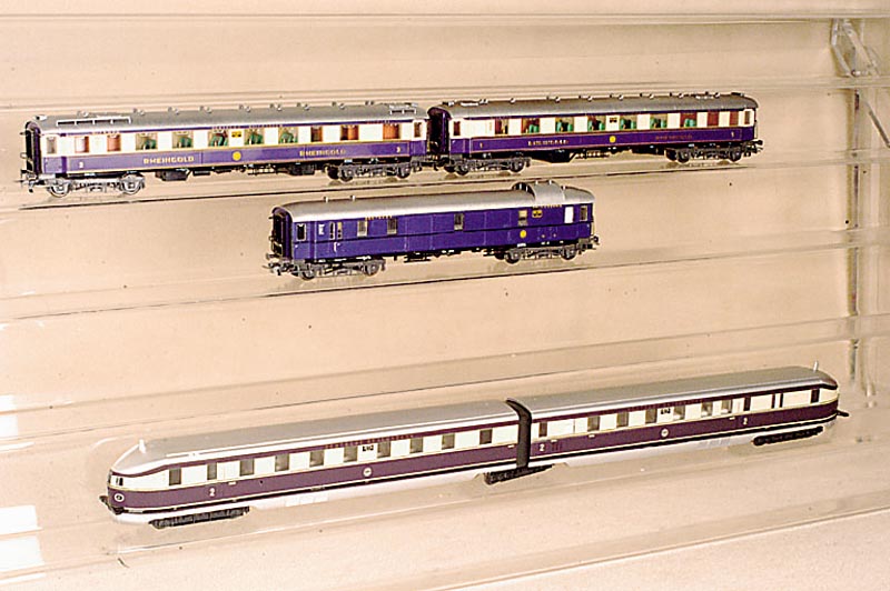 Modelleisenbahn, KATO, 1991, Spur HO/N, Modell "Fliegender Hamburger", lÄuft mit Gleichstrom, unbespielt, im orig. Karton, ...