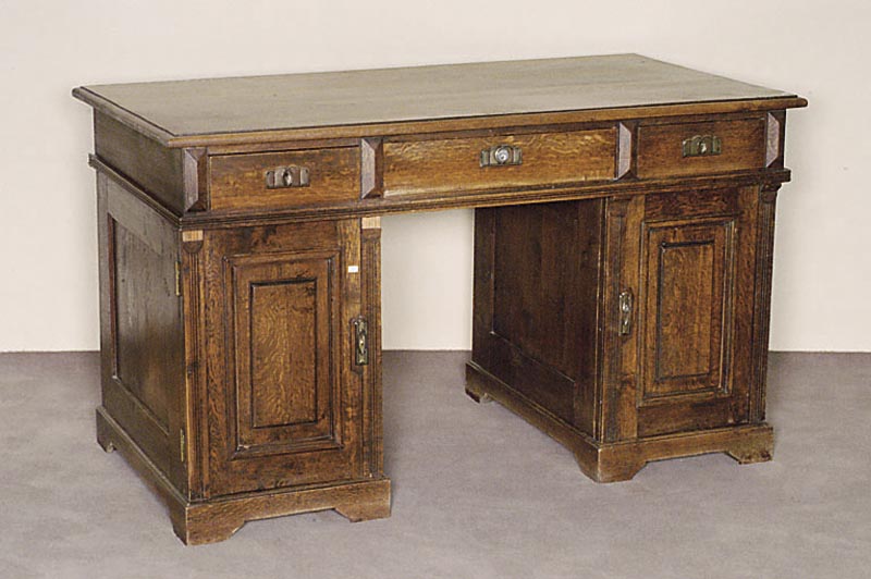 Herrenschreibtisch, deutsch, um 1890, GrÜnderzeit, Eiche massiv, dreischÜbiger Zargenkasten auf zwei eintÜrigen SockelkÄsten, ausgesparter ...