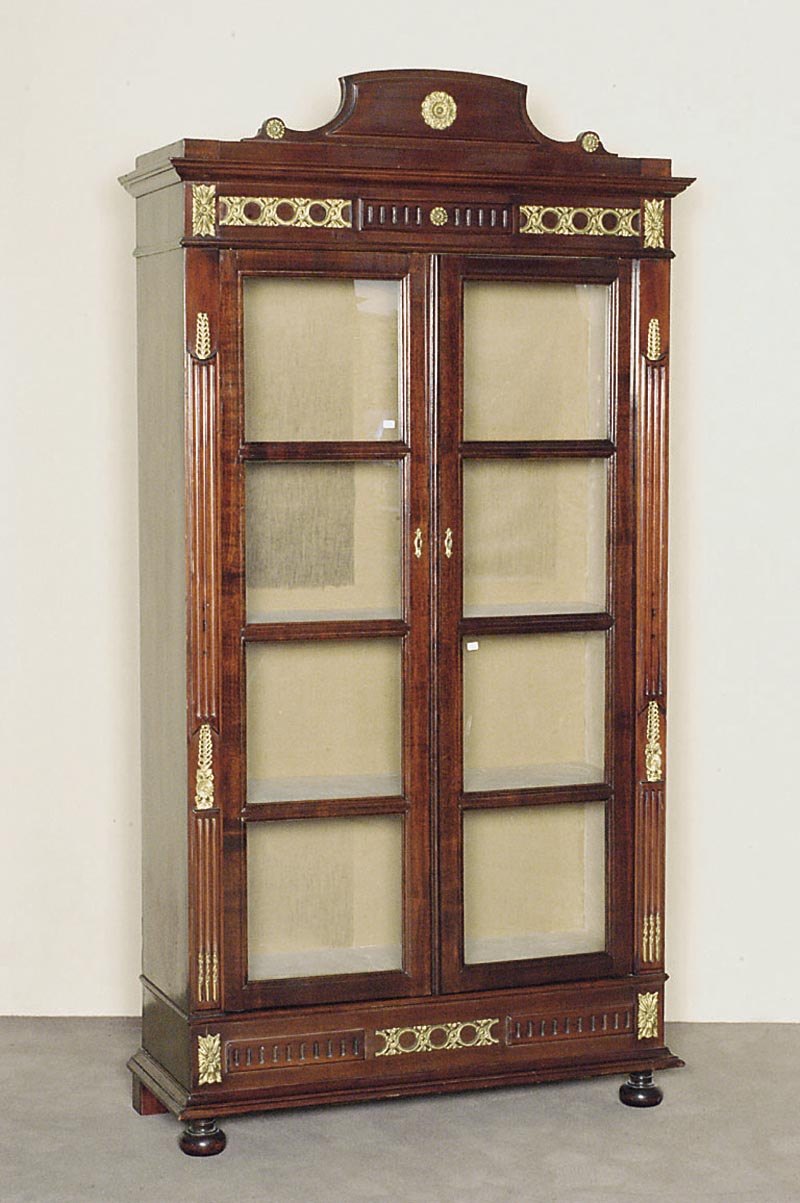 Vitrine, Frankreich, Louis-XVI-Stil, Mahagoni furniert und poliert, zweitÜriger von kannelierten Lisenenfeldern flankierter Korpus aufgedrÜckten ...