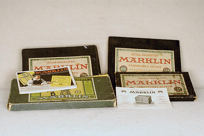 2 MÄrklin-MetallbaukÄsten, 20er/30er Jahre, Nr. 1, mit orig. Anleitungsbuch Nr. 71, im orig. Karton, dieser altersbed. besch., dazu ...