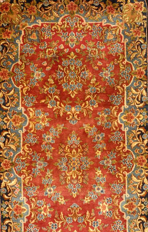 Kerman Alt, Persien, um 1940, Wolle auf Baumwolle, ca. 403 x 88 cm, SchÄtzwert: 1700.- EURO, EHZ: 3. SchÖner warmer rot Ton im Innenf ond.