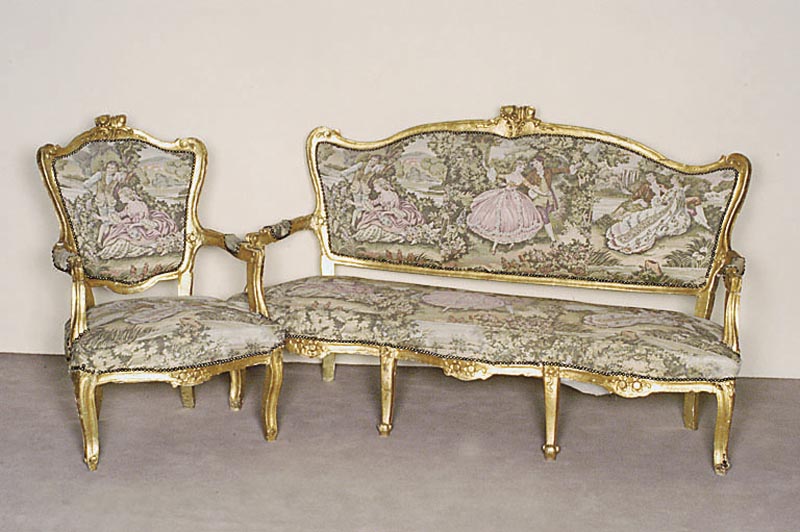Sitzensemble, Italien, 60er/70er Jahre, Barockstil, bestehend aus 2 Stuhlsesseln und 3-sitzer Sofa, Rahmengestell Buche massiv, goldfarben ...