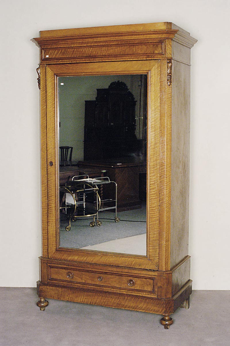 Dielenschrank, deutsch, um 1870, SpÄtbiedermeier, Nußbaum massiv, Nußbaumfurnier, eintÜriges MÖbel mit Spiegelglas, Seitenteile mit Über Eck ...
