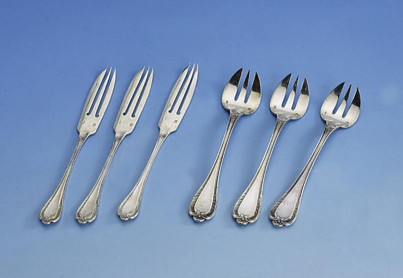 12 Austerngabeln, Frankreich um 1880, 950er Silber, Meistermarke Veuve Rissler & Carree, Paris, Nachf. Tetard, ca. 405 g, passend zu Kat.-Nr. ...