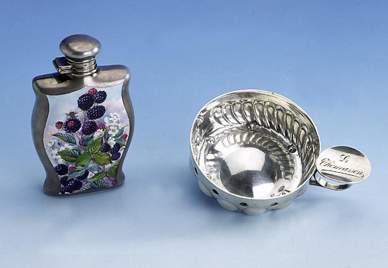 Parfumflakon mit Email, Amerika, New York, um 1904, Sterling Silber, Meistermarke Reed & Barton, feine Emailmalerei mit Brombeerdekor und ...