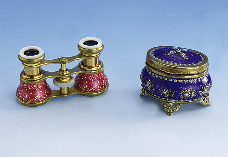 Schmuck-/UhrenkÄstchen, Frankreich um 1870, Metall teilvergoldet, Mittelteil und Deckel mit Email/Preßemail z.T. a la bosse, Grund guill., ...