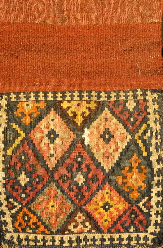 Offene Tasche der Jaff Kurden, Nordwestpers ien, Schlitzkelimgewebe, Wolle auf Wolle, Natu rfarben, 19. Jh. ca. 34 x 30 cm, Ehz: 4. SchÄt zwert: ...