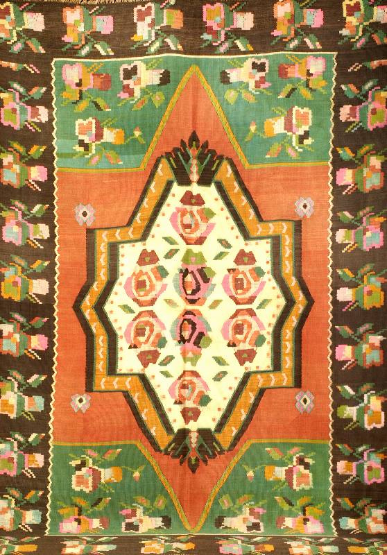 Kelim Karabagh, Russland, ca. 50 Jahre, Wolle auf Wolle, ca. 249 x 202 cm, Schätzwert: 1900.- EURO, EHZ: 2 (sehr guter Erhaltungszust and). ...