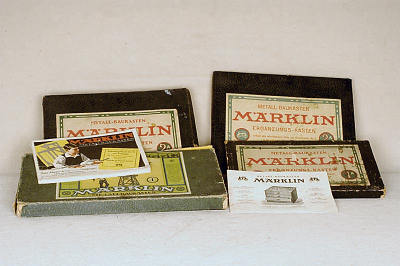 2 MÄrklin-MetallbaukÄsten, 20er/30er Jahre, ErgÄnzungskasten Nr. 1A und Nr. 2A, in orig. Kartons, altersbed. besch. und bespielt, ...