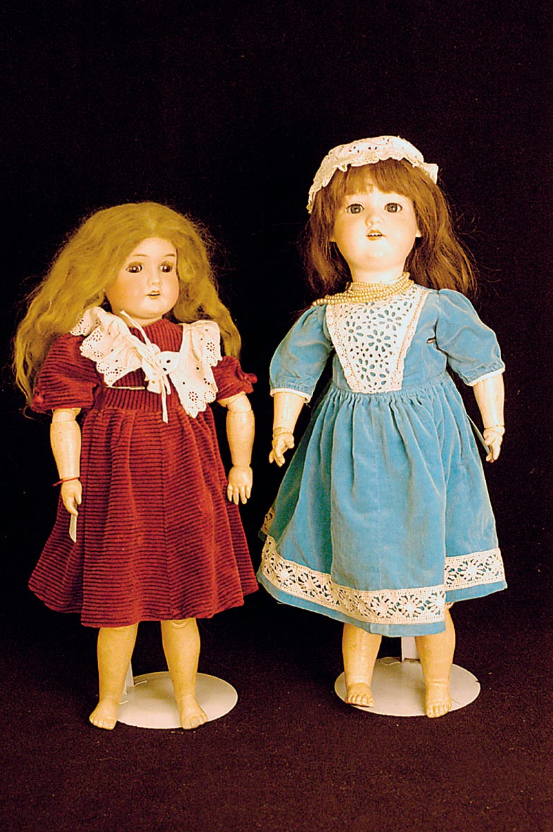 Porzellankopf-Puppe, CM Bergmann, Waltershausen, datiert 1916, MassegliederkÖrper, Knickgelenke, braune Paperweightaugen, offener Mund, 4 ...