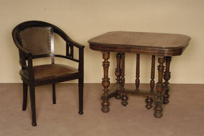 Stuhlsessel, deutsch/Darmstadt/MÜnchen, um 1902/04, Jugendstil, Eiche massiv, elegante LinienfÜhrung, in sich geschwungen, leicht geschweift, ...