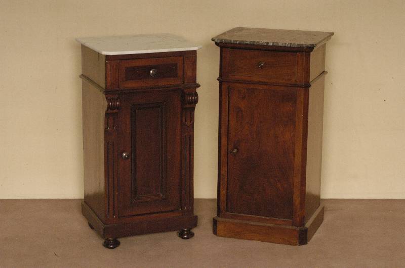 NachtschrÄnkchen, deutsch, um 1880/90, GrÜnderzeit, Korpus Weichholz, Front auf Rahmen gearbeitet, Lisenen doppelt gerieft, in Veluten ...