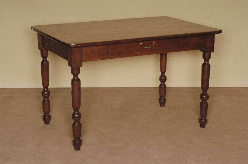 Tisch, Belgien/Niederlande, um 1880/90, Beine Eiche massiv, reiche Drechselarbeit, Zarge und Platte Eiche massiv, Schublade sekundÄr, ...