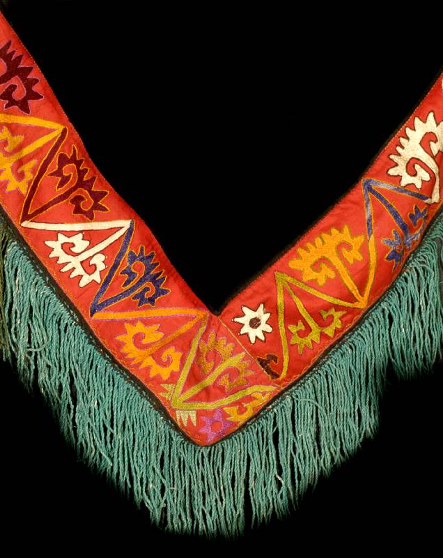 Zelt.Zierband,Buchra.um 1900.grundgewebe Kottu n mit Seidenstickerei und Fransen. ca 104 x 12 cm.SchÄtzwert 350.- Euro.