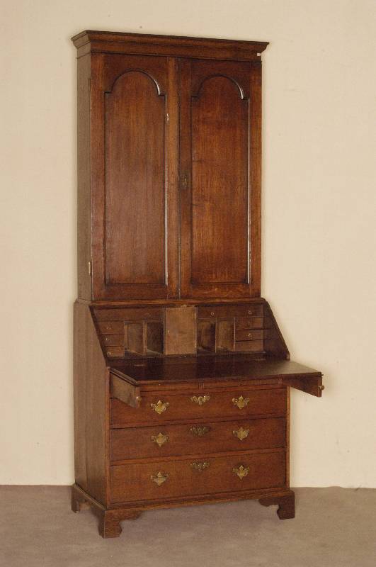 AufsatzsekretÄr, England, um 1810, George III, Korpus Eiche massiv, 5-schÜbig, SchrÄgklappe, Innenleben mit 8 Schubladen, TabernakeltÜr und ...
