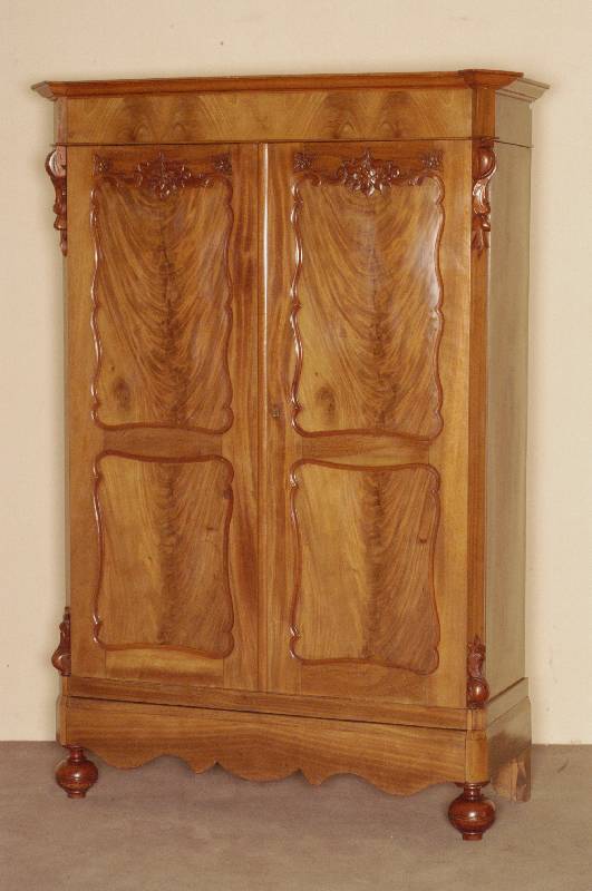 Schrank, Holland, um 1860, Korpus Eiche, Mahagonifurnier, auf KugelfÜßen, Blenderschubalde, seitlich abgeflacht, in Veluten auslaufend, ...